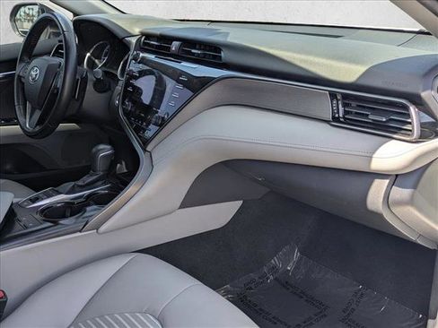 Used 2019 Toyota Camry SE w/ Sunroof Package FWD image 21