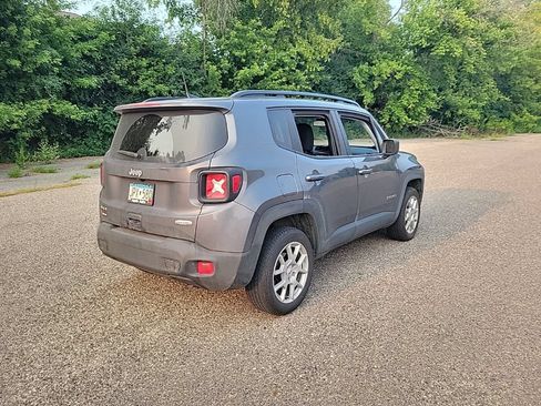Used 2022 Jeep Renegade Latitude w/ Convenience Group AWD/4WD image 11