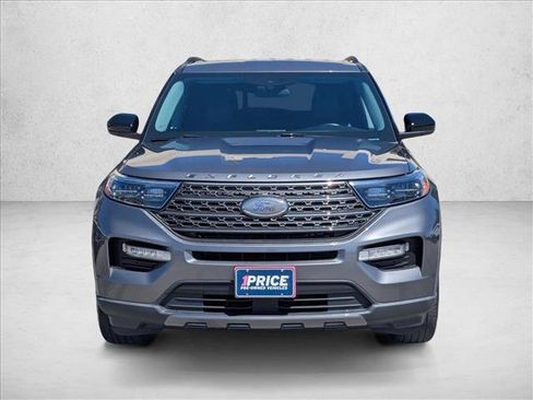 Used 2022 Ford Explorer XLT w/ Equipment Group 202A RWD image 2