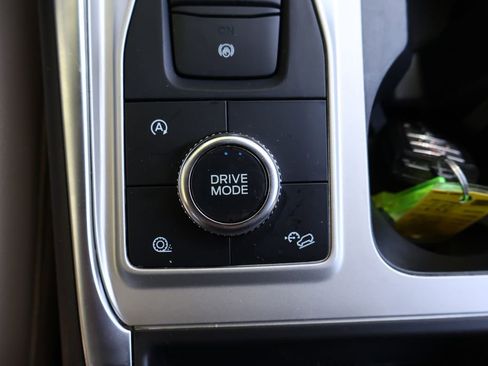 Used 2024 Ford Explorer Limited image 21