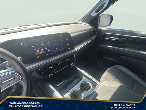 Used 2025 Chevrolet Suburban LS RWD image 23