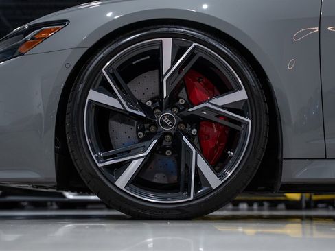 Used 2022 Audi RS 6 4.0T quattro Avant w/ Carbon Optic Package image 11