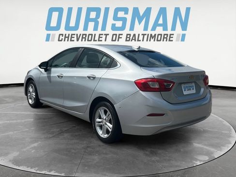 Used 2017 Chevrolet Cruze LT FWD image 4