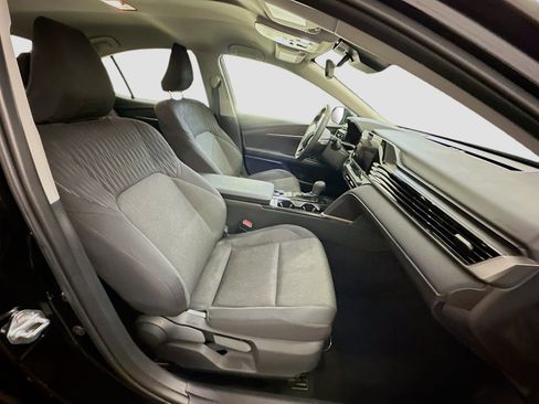 Used 2025 Toyota Camry LE image 32