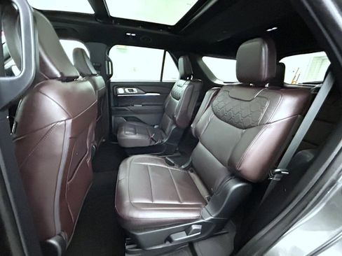 Used 2025 Ford Explorer Platinum w/ LUX Leather Package image 21