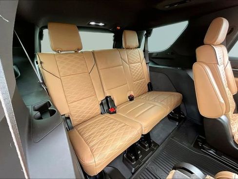 Used 2023 Cadillac Escalade Premium Luxury w/ Performance Package image 18