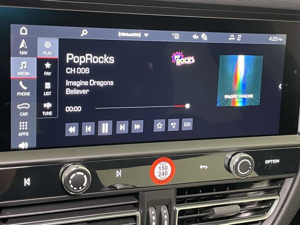 Certified 2026 Porsche Macan AWD/4WD image 31