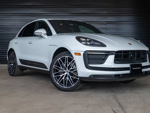 Certified 2024 Porsche Macan AWD/4WD image 9