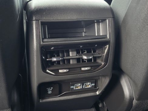Used 2023 Jeep Grand Cherokee Altitude AWD/4WD image 17