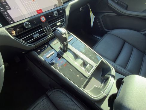 New 2026 Porsche Macan S image 16