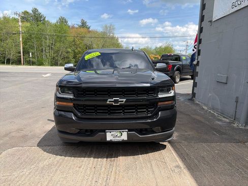 Used 2019 Chevrolet Silverado 1500 Custom w/ Custom Convenience Package AWD/4WD image 3