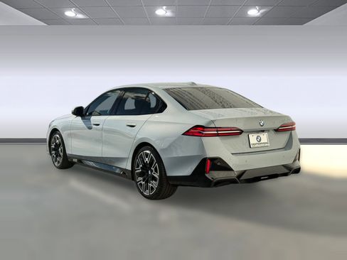 Used 2025 BMW 530i 530i w/ M Sport Package image 3