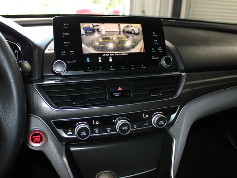 Used 2019 Honda Accord LX image 17