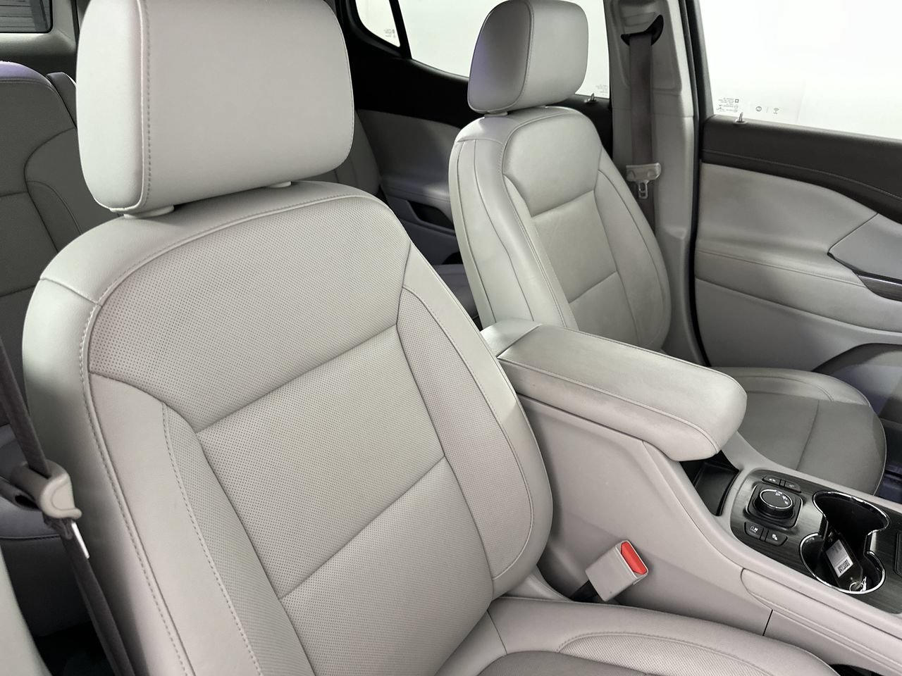Used 2020 GMC Acadia SLT w/ Driver Alert Package II FWD image 16