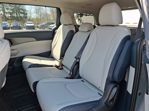 New 2026 Kia Carnival SX Prestige FWD image 11