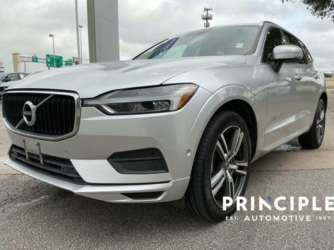 Used 2018 Volvo XC60 T5 Momentum w/ Convenience Package image 4