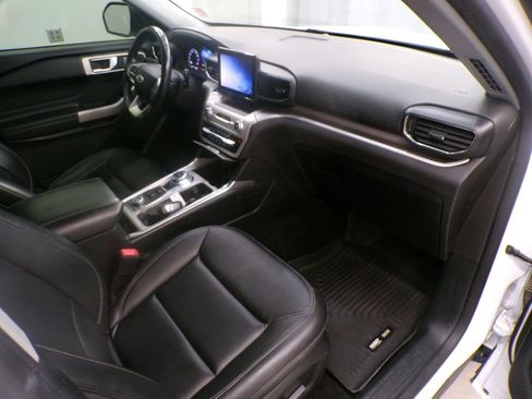 Used 2020 Ford Explorer XLT w/ Equipment Group 202A image 17