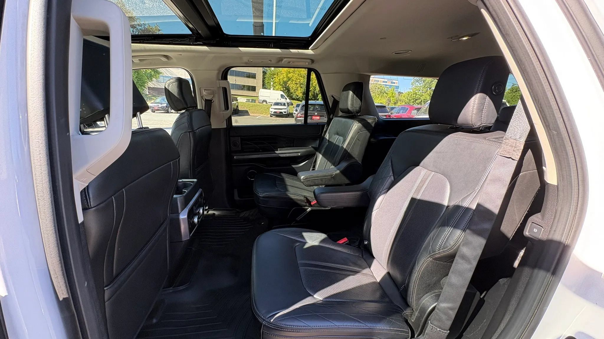 Used 2018 Ford Expedition Platinum AWD/4WD image 24