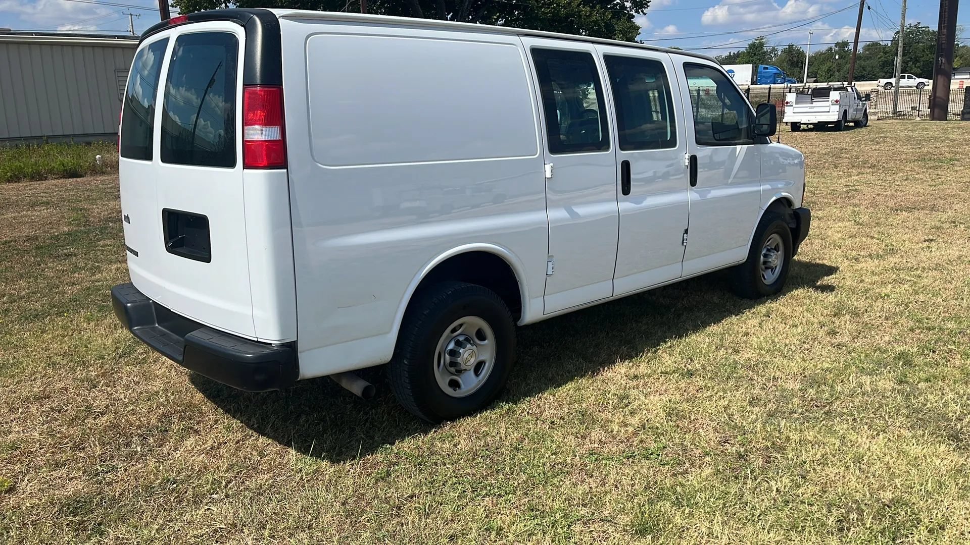 Used 2022 Chevrolet Express 2500 w/ Driver Convenience Package RWD image 5