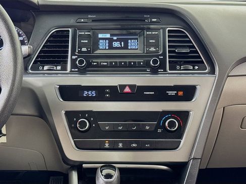 Used 2017 Hyundai Sonata SE FWD image 11