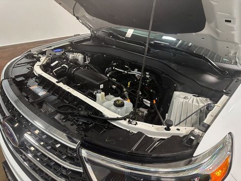 Used 2022 Ford Explorer XLT image 92