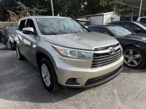 Used 2015 Toyota Highlander LE image 5