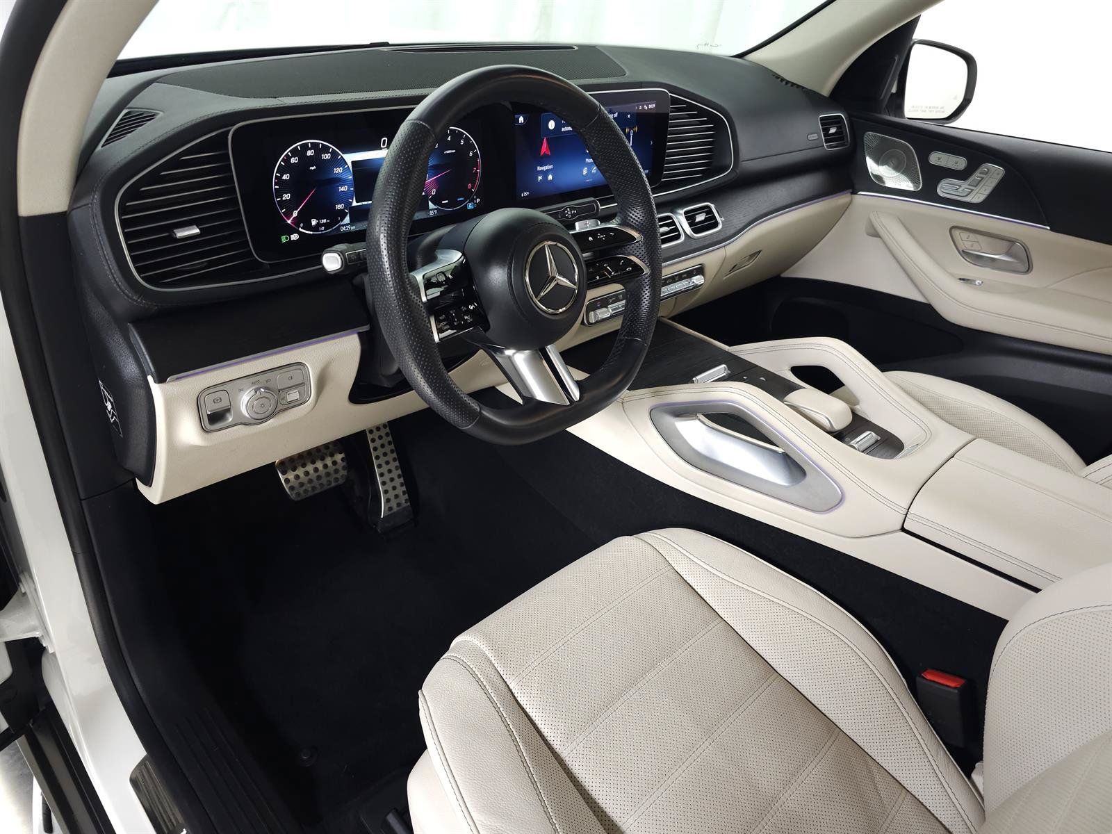 Used 2024 Mercedes-Benz GLS 450 4MATIC image 17