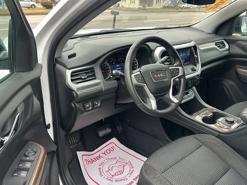Used 2023 GMC Acadia SLE w/ Driver Convenience Package FWD image 9