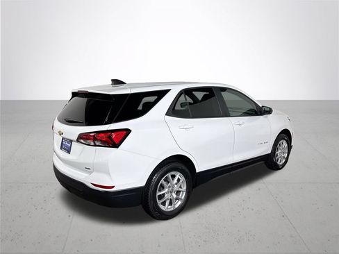Used 2022 Chevrolet Equinox LS w/ LS Convenience Package AWD/4WD image 6