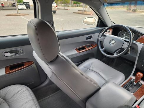 Used 2005 Buick LaCrosse CXS image 12