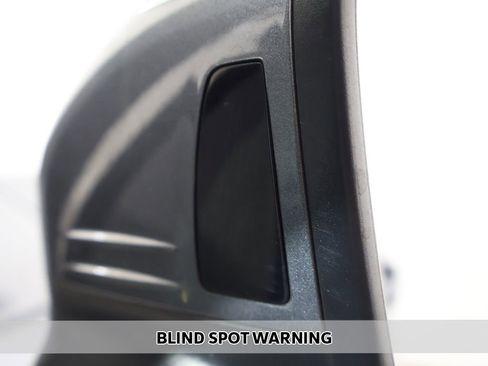 Used 2023 Volkswagen Tiguan SE w/ Panoramic Sunroof Package image 5