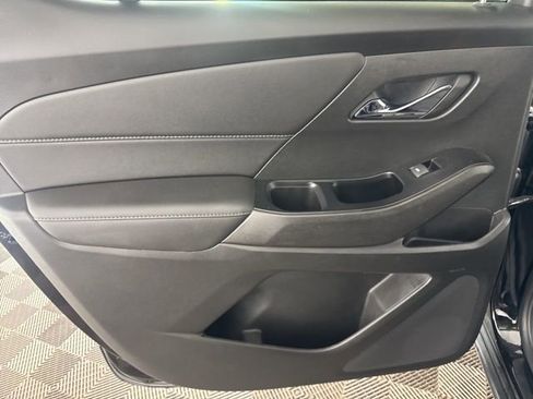 Used 2023 Chevrolet Traverse LT image 19