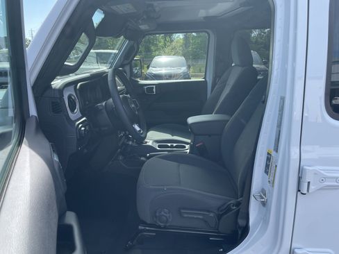 Certified 2025 Jeep Wrangler Unlimited Sahara AWD/4WD image 39