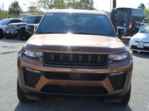 New 2026 Jeep Grand Cherokee Limited AWD/4WD image 2