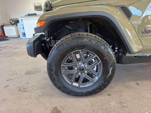 New 2026 Jeep Gladiator Sport AWD/4WD image 4