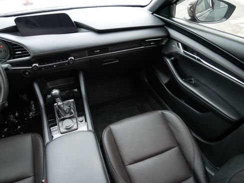 Used 2025 MAZDA MAZDA3 2.5 S Hatchback w/ Premium Pkg image 11