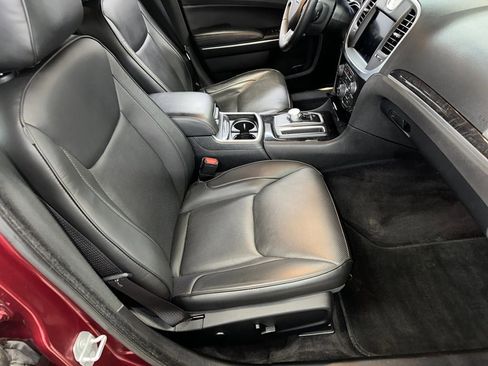 Used 2018 Chrysler 300 Limited image 29