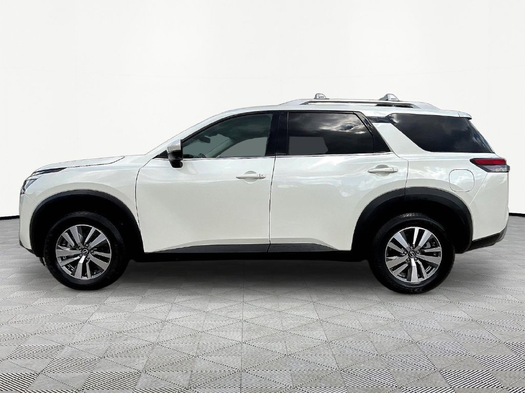 Used 2023 Nissan Pathfinder SL w/ Lighting Package (N92) FWD image 9