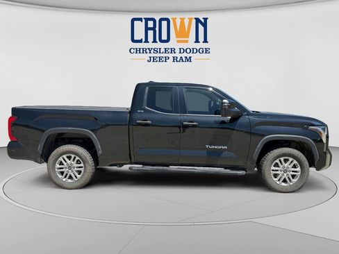 Used 2022 Toyota Tundra SR5 w/ SR5 Convenience Package AWD/4WD image 2