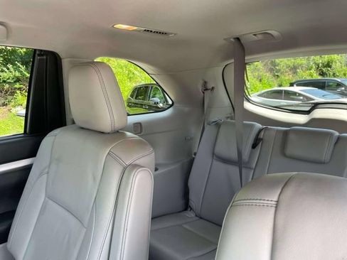 Used 2017 Toyota Highlander XLE AWD/4WD image 12