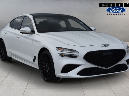 Used 2022 Genesis G70 3.3T Launch Edition RWD image 2
