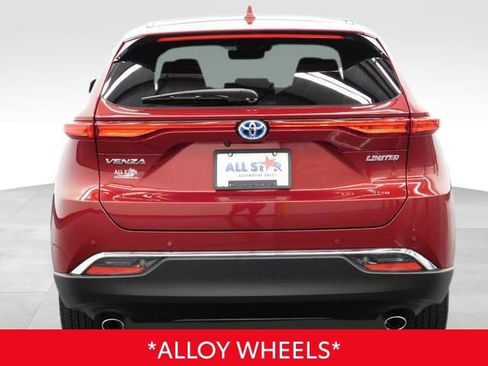 Used 2024 Toyota Venza Limited image 11
