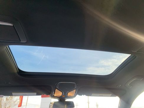 Used 2020 BMW 740i w/ M Sport Package image 28