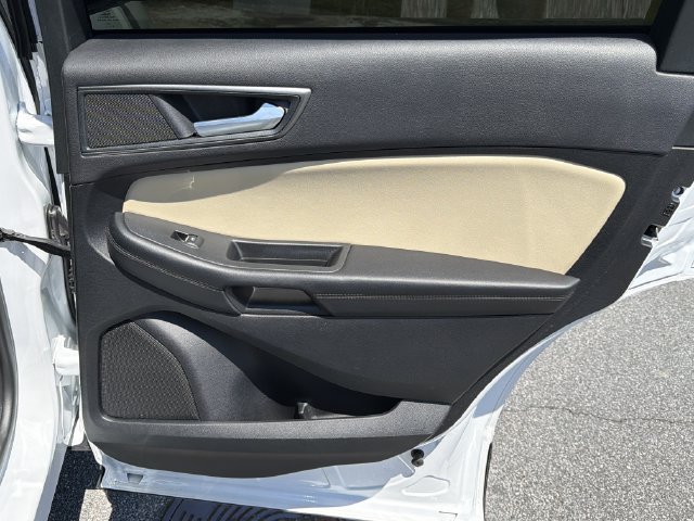 Used 2024 Ford Edge SE w/ Black Appearance Package AWD/4WD image 18