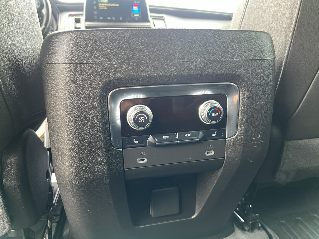 Used 2023 GMC Yukon AT4 w/ Technology Package AWD/4WD image 12