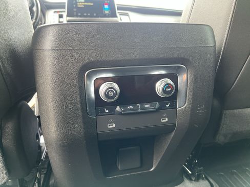 Used 2023 GMC Yukon AT4 w/ Technology Package AWD/4WD image 12