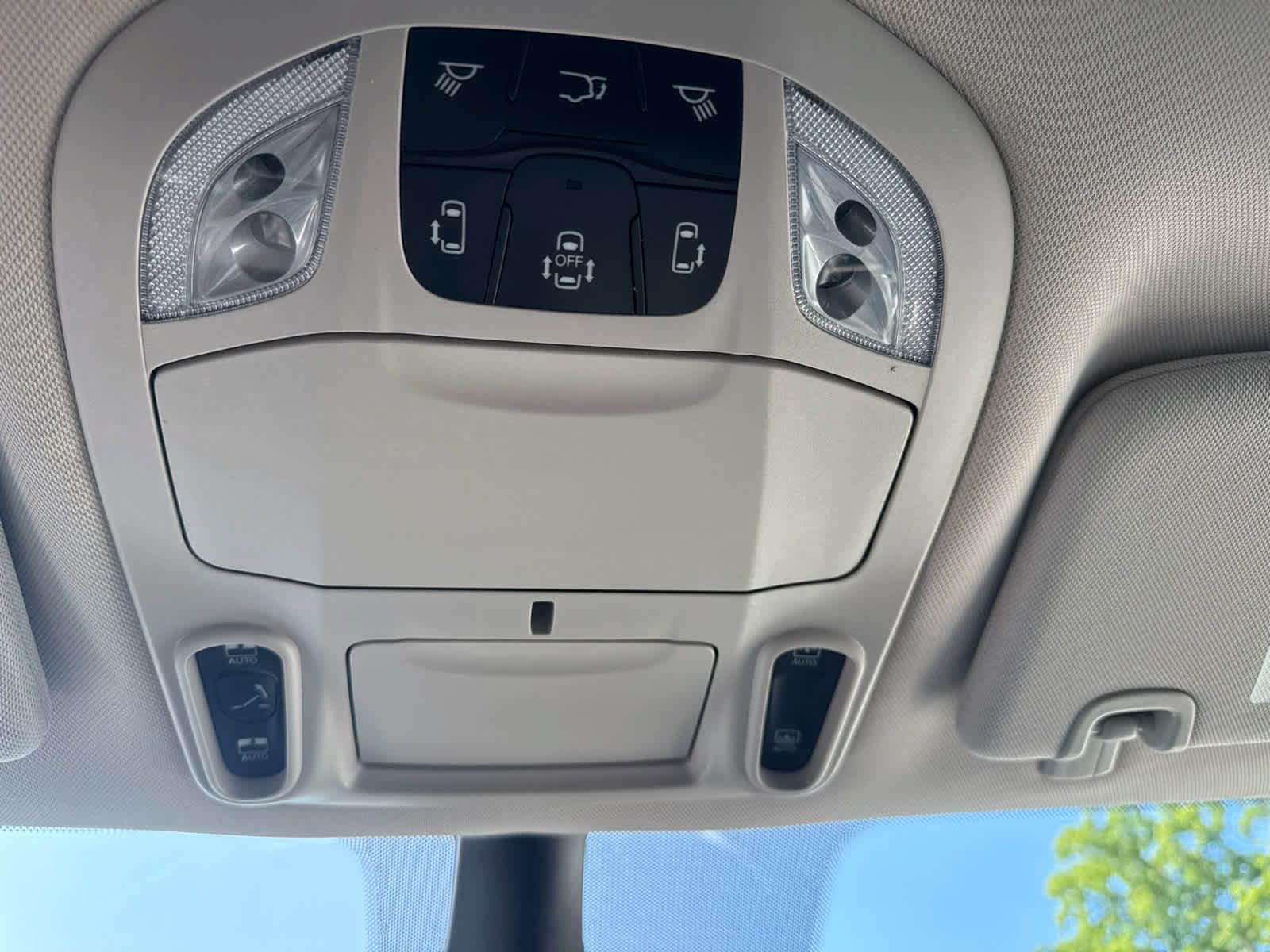 Used 2023 Chrysler Pacifica Limited w/ Uconnect Theater Family Group AWD/4WD image 29