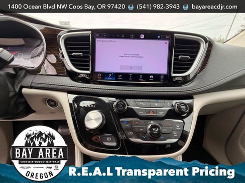 Used 2023 Chrysler Pacifica Limited FWD image 22