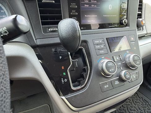 Used 2020 Toyota Sienna LE FWD image 30