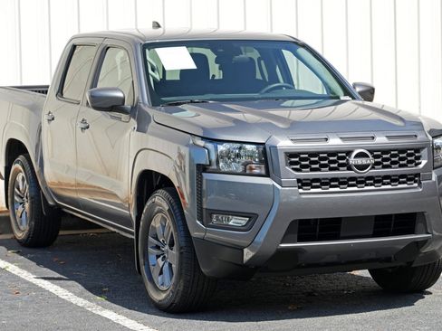Used 2025 Nissan Frontier SV w/ SV Convenience Package RWD image 47